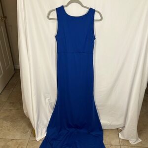 Elegant Blue Sleeveless Dress with Open Bow Back Feature